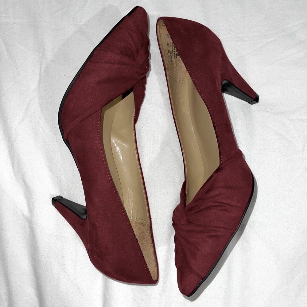 ✨NWOT Burgundy Heels✨
